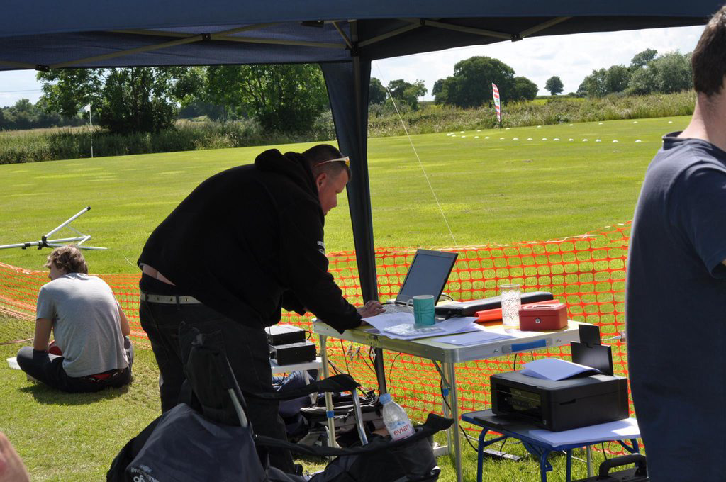 Simon in race control